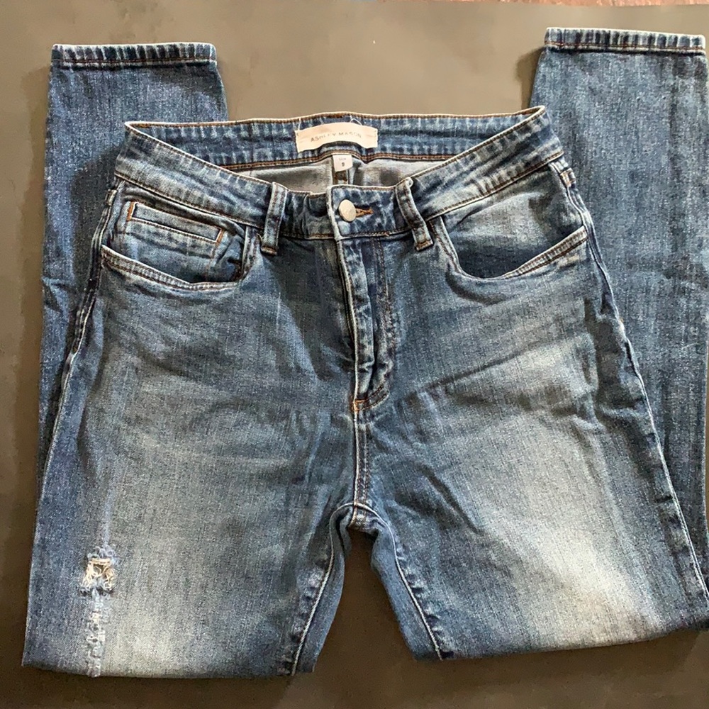 Highrise distresses ankle jean